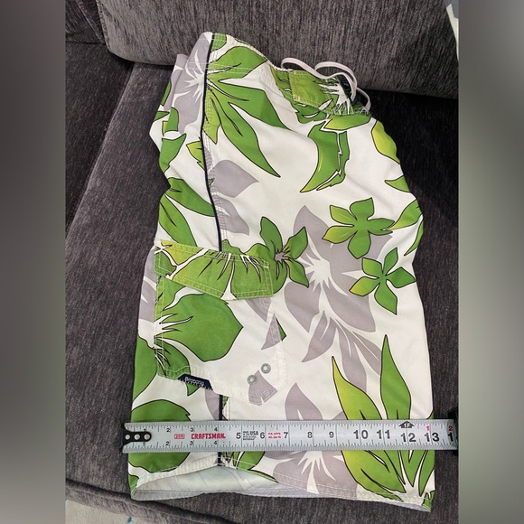 Floral Billabong Boardshorts - White & Green - Size 33 Medium Men’s Swimsuit - Picture 13 of 15